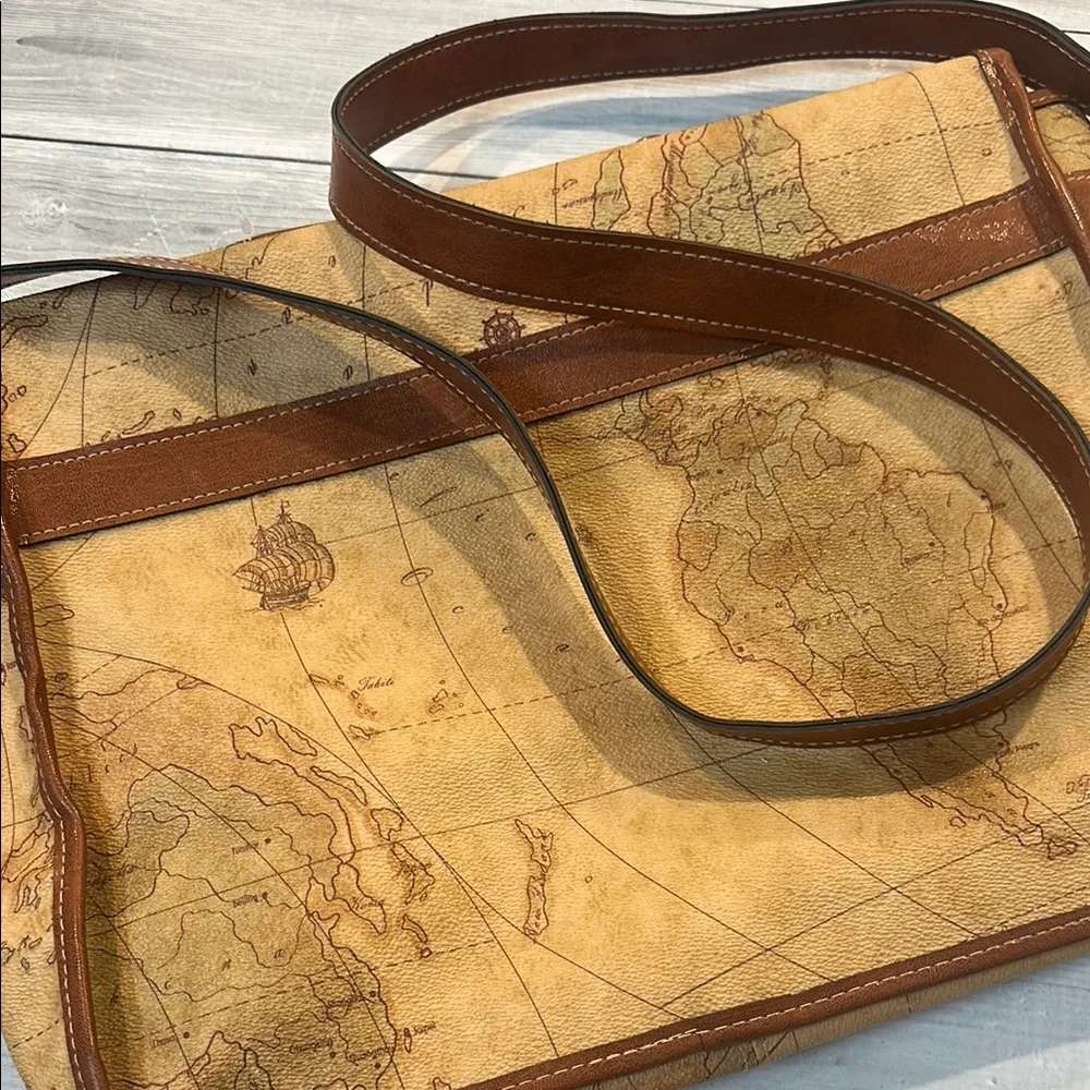 The Columbus Collection by Bagoda VTG Leather Messenger Bag